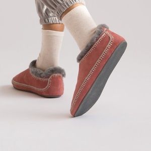 Free People brand new Laidback London Dusty Pink Cozy shearling slippers 🧘 ♥️